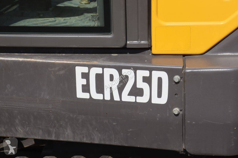 جرافة Volvo ECR25D