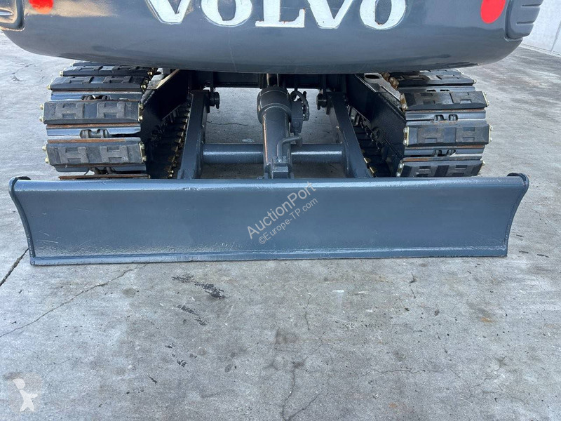 جرافة Volvo