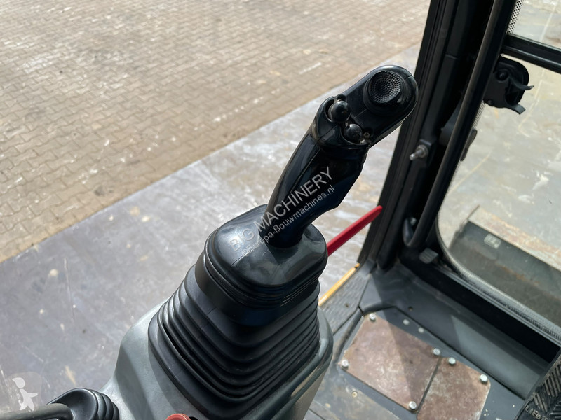جرافة Liebherr R914 Compact