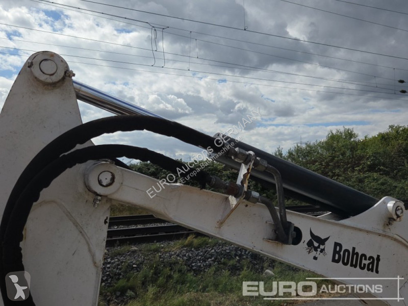 Багер Bobcat E20