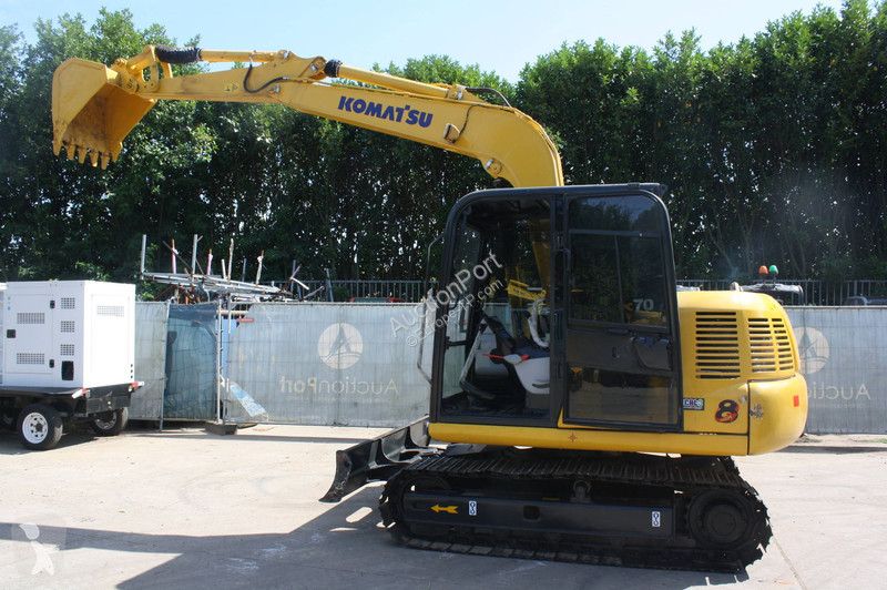 جرافة Komatsu PC70-8