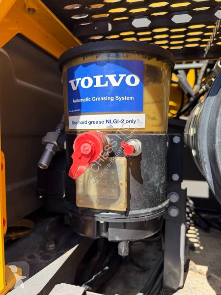 جرافة Volvo 220 E 220 - 180 -