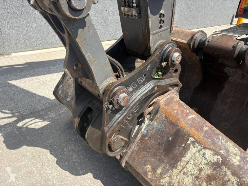 جرافة Volvo EC220ENL (Two Buckets)