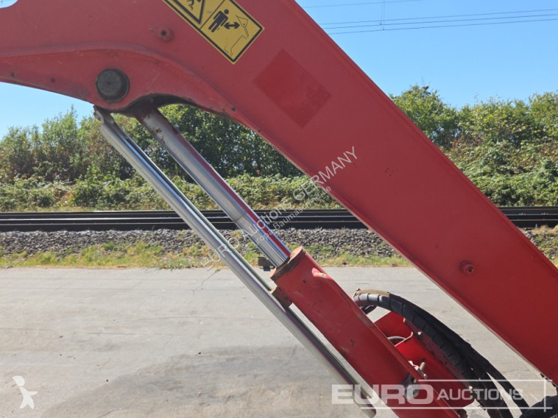 جرافة Volvo ECR25D