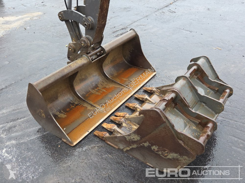 جرافة Volvo ECR50F