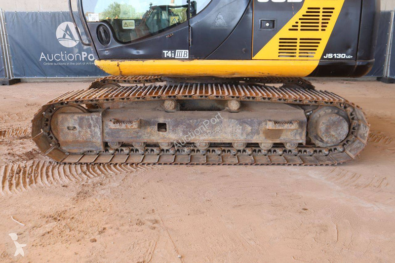 Excavator JCB