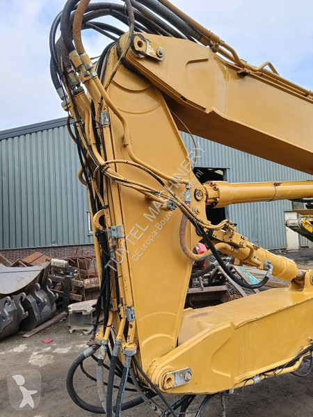 Excavator Caterpillar L demolition excavator...