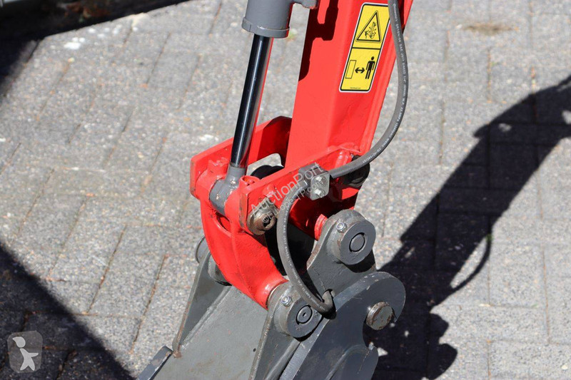 جرافة Yanmar SV08-1A(S)