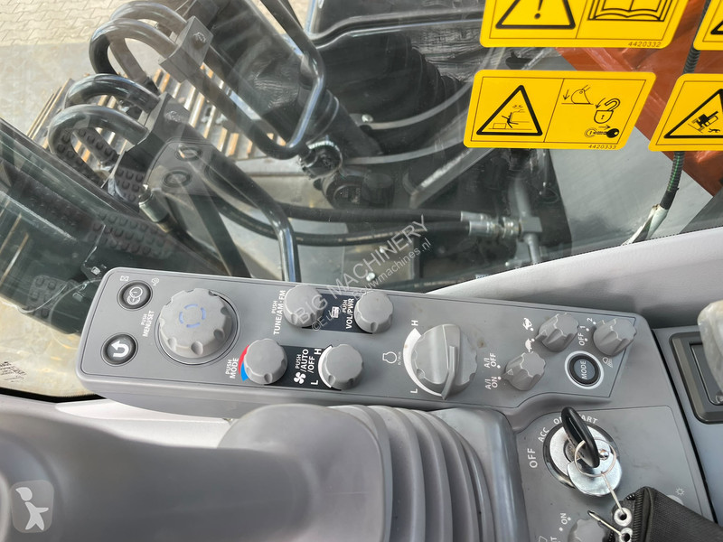 Pelle Hitachi ZX220LC-5G