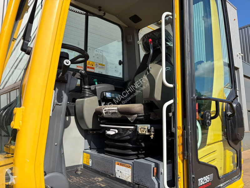 Pelle Takeuchi TB295W-1