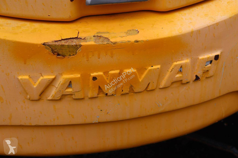 جرافة Yanmar 4