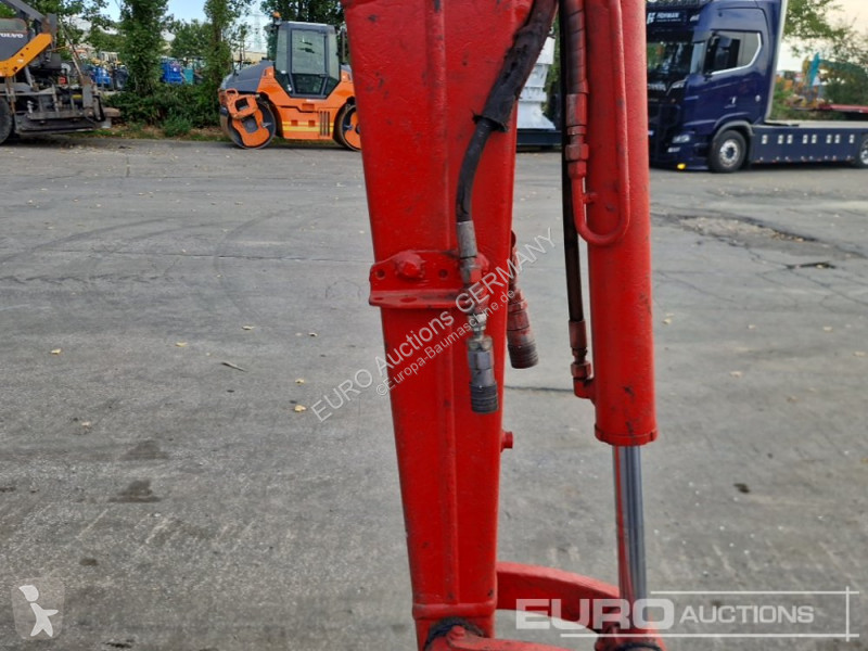 Багер Volvo ECR25D