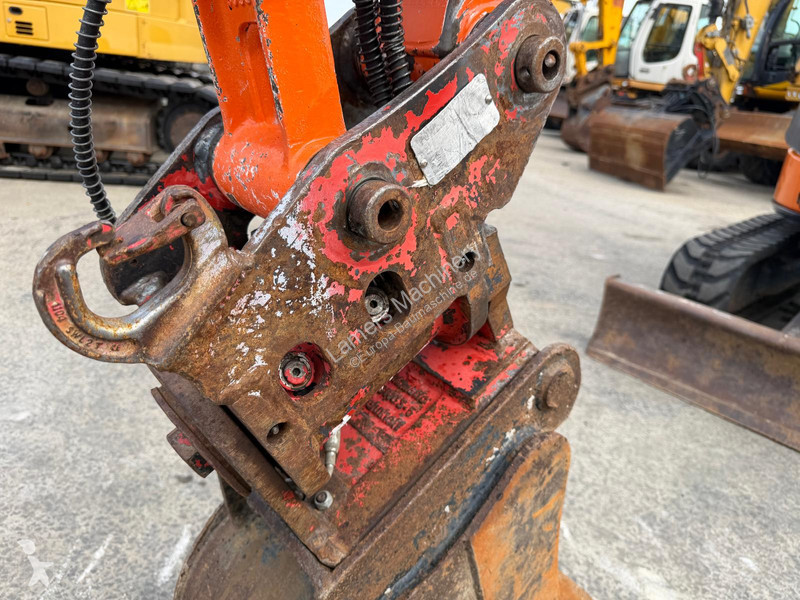 Excavadora Hitachi ZX38U .
