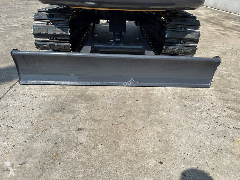 Екскаватор Komatsu 7