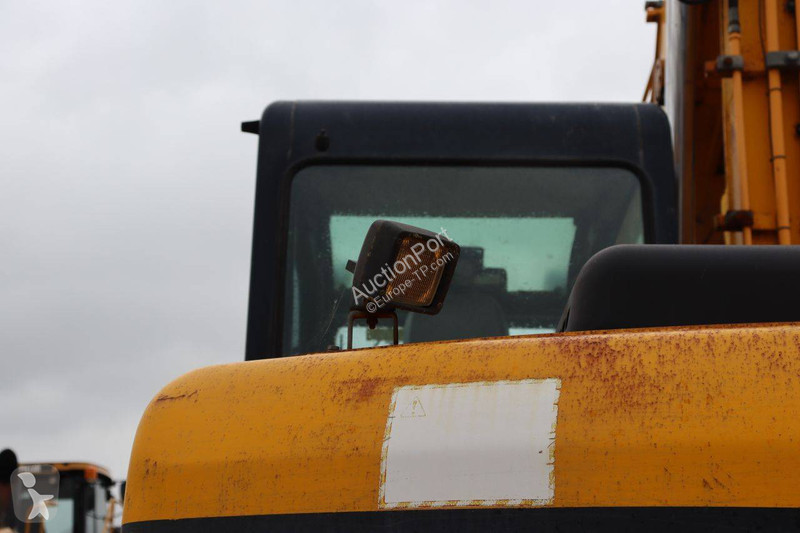 جرافة JCB