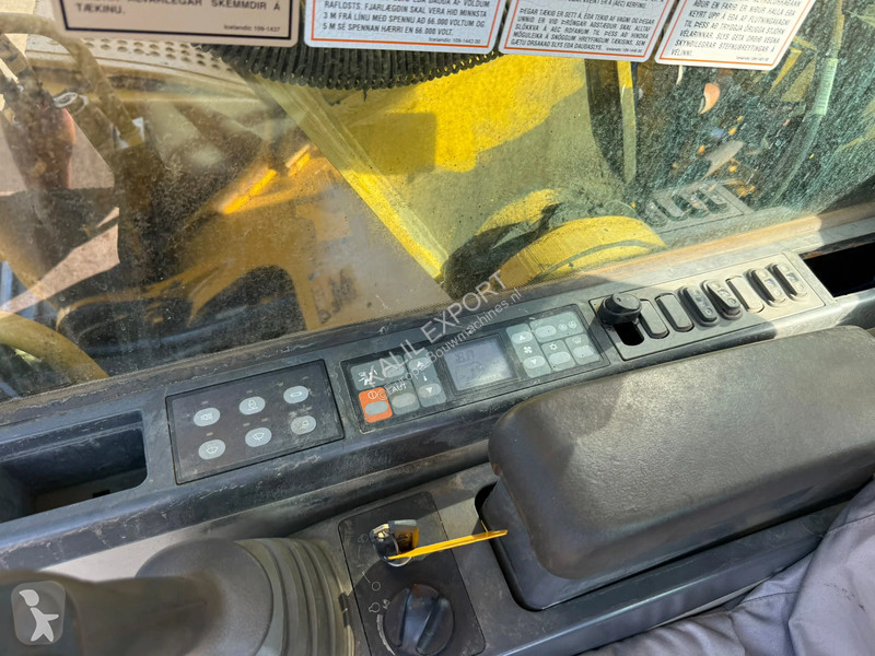 جرافة Caterpillar Excavator - 23.9T - Hammer...