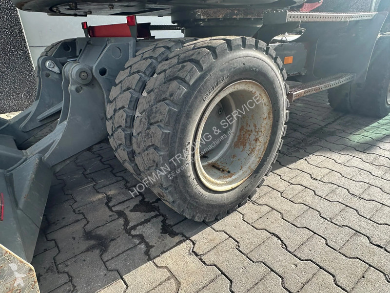جرافة Wacker Neuson 2