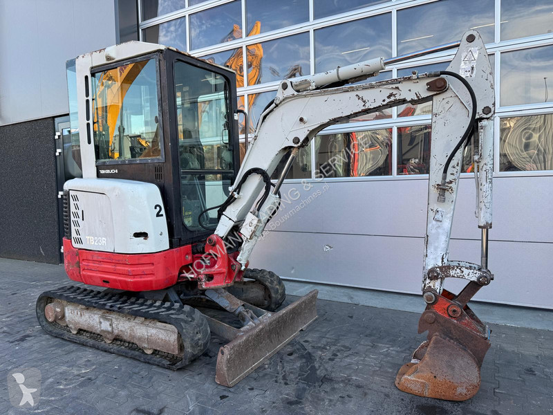 Excavadora Takeuchi