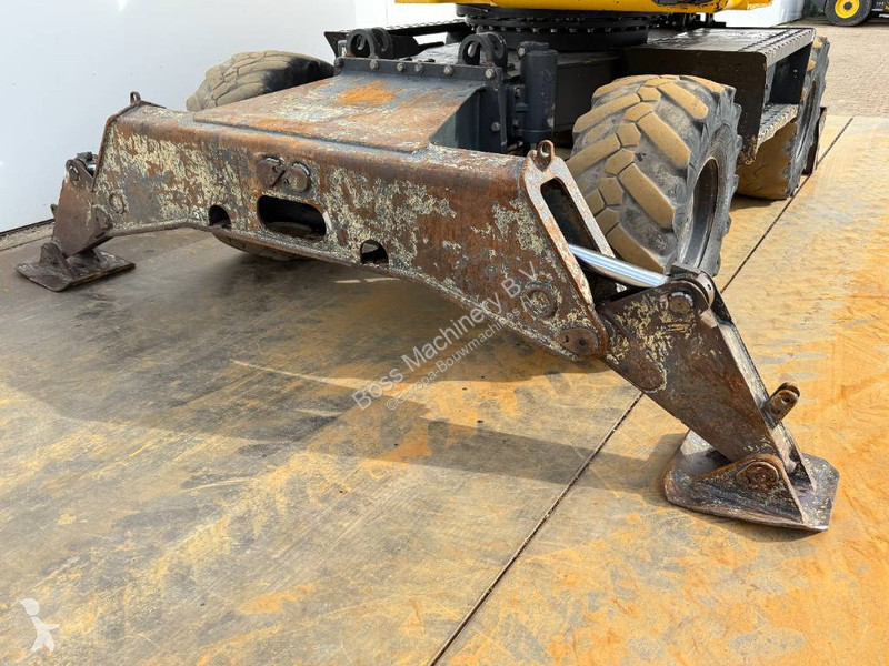 Pelle Komatsu - Triple Boom / Blade / Hammer Lines