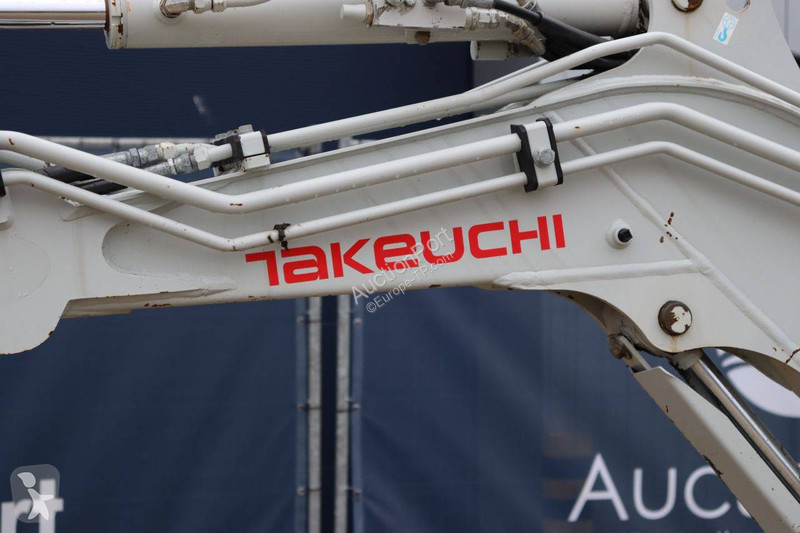 جرافة Takeuchi