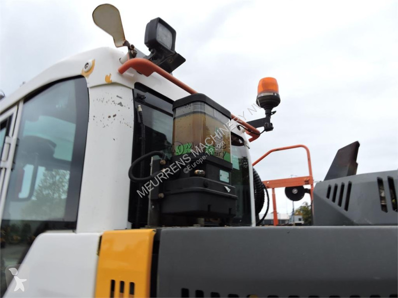 Багер Volvo ECR235