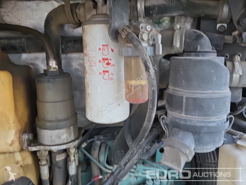 Багер Volvo ECR25D