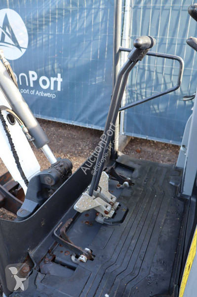 Багер Bobcat E17