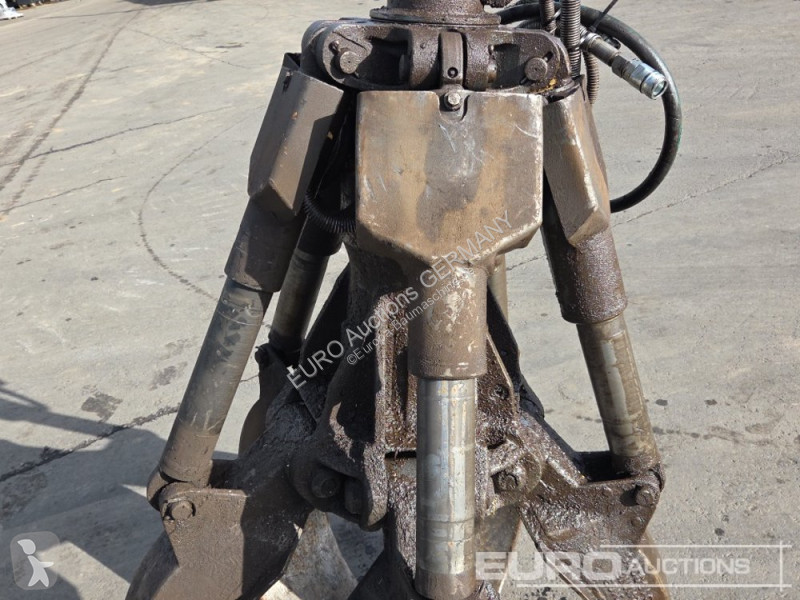 Escavadora Sennebogen M825