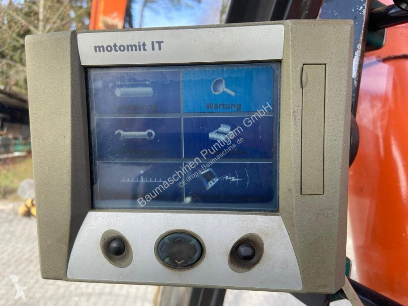 Excavadora Hitachi 210-3 mit Kesla 25 RH