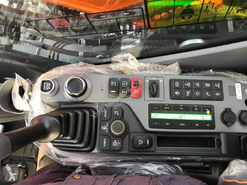 Escavadora Doosan DX210W-7