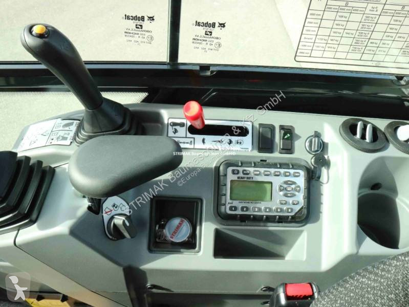Lopatový nakládač Bobcat E 27 z