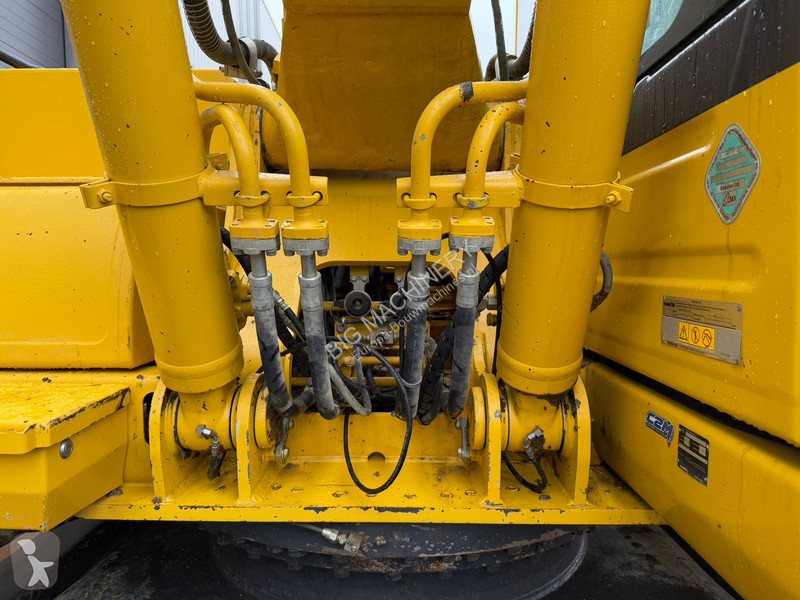 Lopatový nakládač Komatsu HB215LC-1 HB