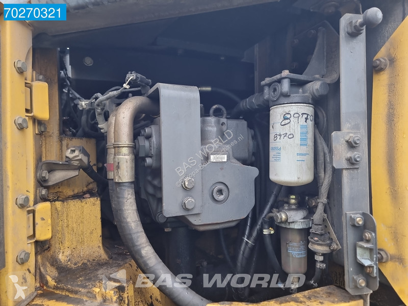 Lopatový nakládač Komatsu PC228 US LC