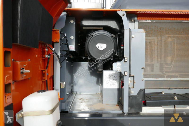 Escavadora Hitachi -7