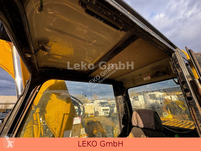 Rýpadlo Caterpillar 311C Mit Zwei Löffeln