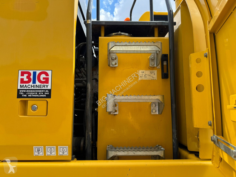Excavator Komatsu -11