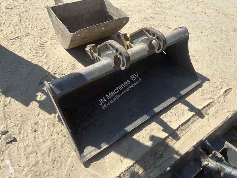 Excavadora Takeuchi 3 buckets