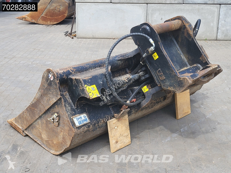 Escavadora Doosan -7 4 BUCKETS