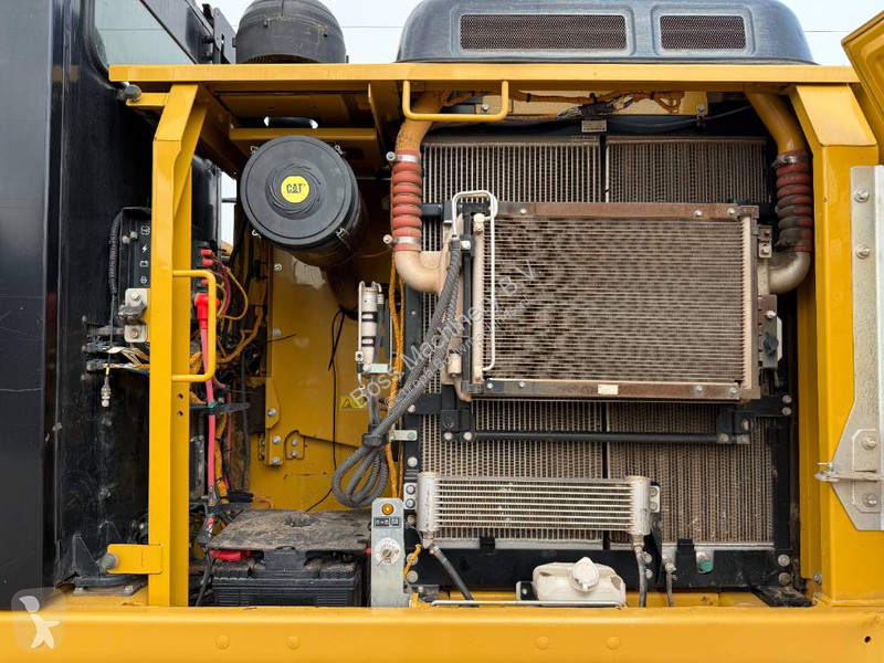 Escavadora Caterpillar - German Machine / Rear...