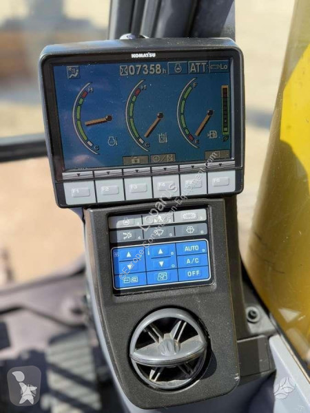 Excavator Komatsu LC-8