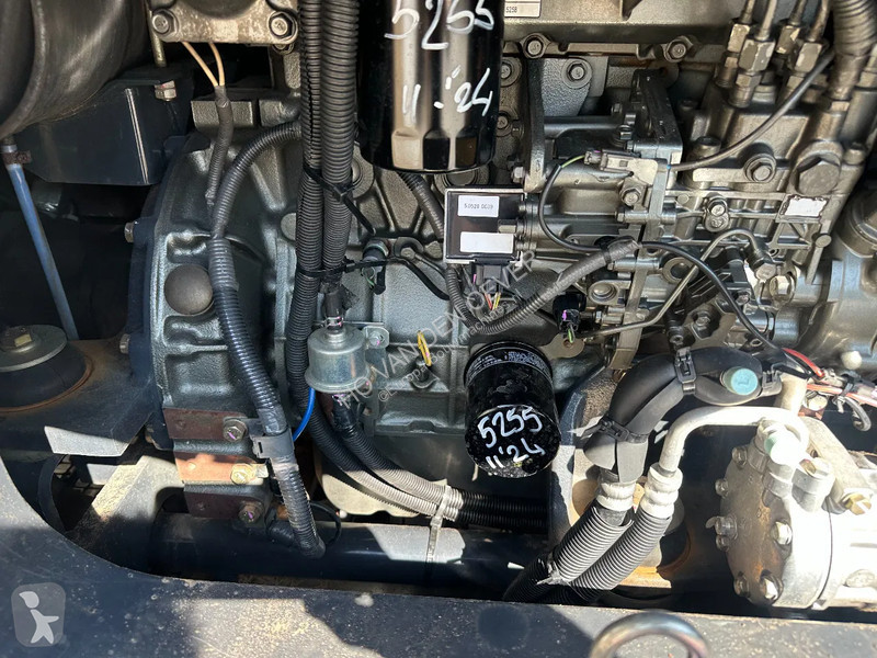 Escavadora Hitachi ZX65USB-5A CLR