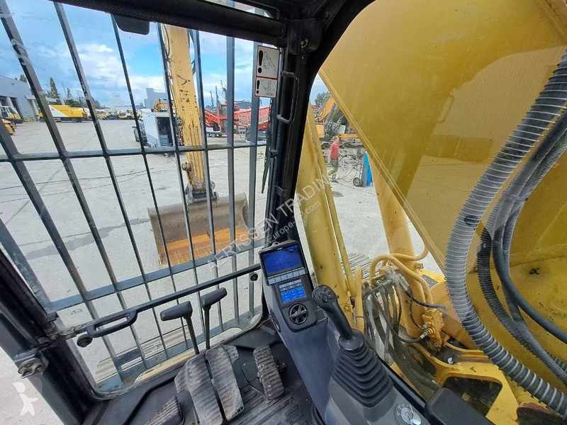 Excavator Komatsu HB215LC-2