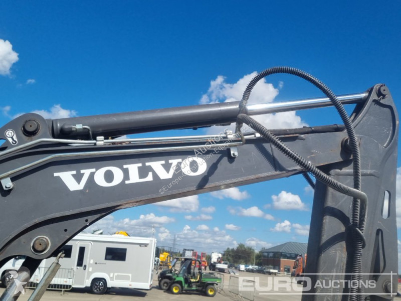 جرافة Volvo EC27D