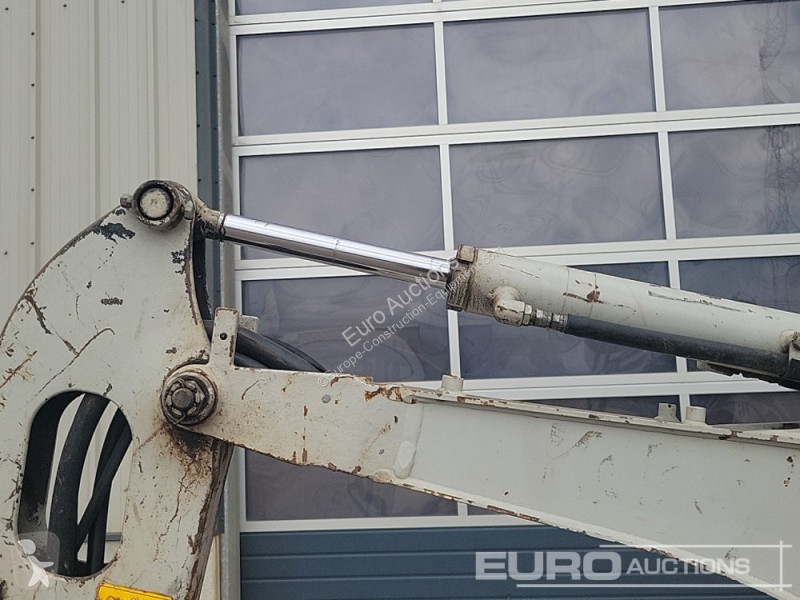 جرافة Takeuchi TB216