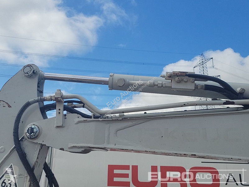 Escavadora Takeuchi 0
