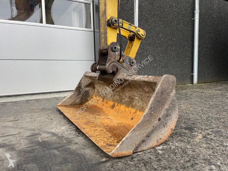 Excavator New Holland 2