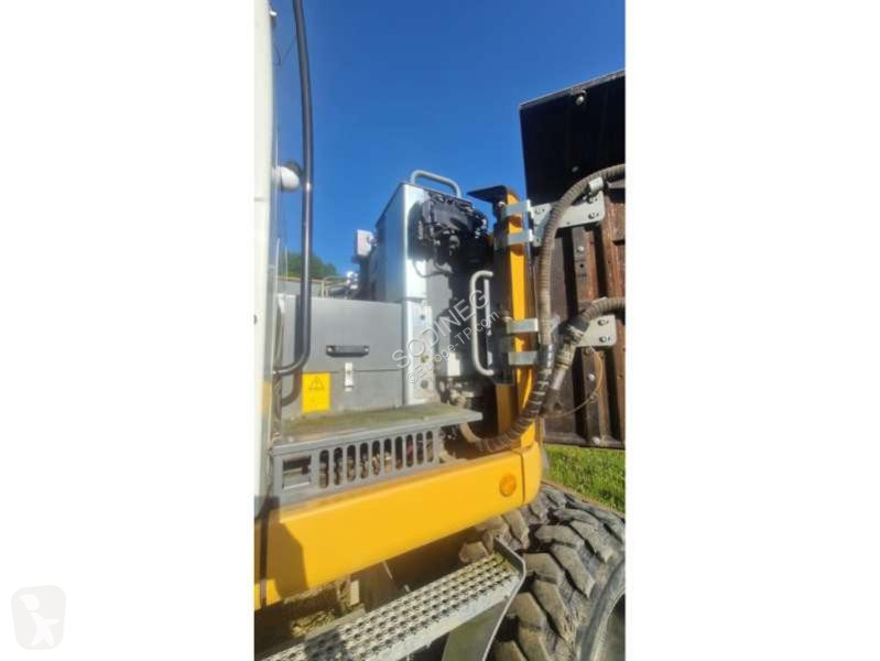 Lopatový nakládač Liebherr A COMPACT