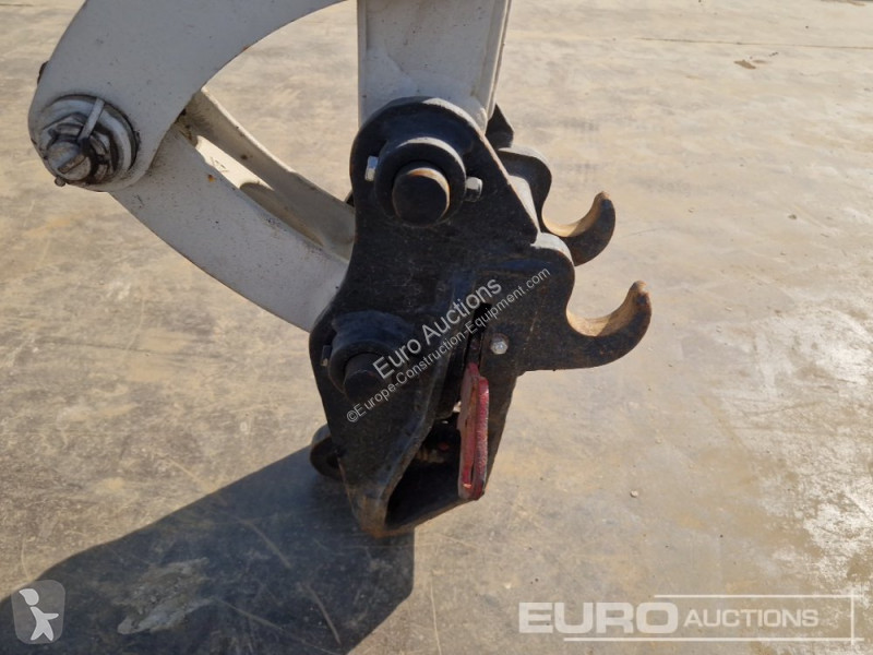 Escavadora Takeuchi TB216