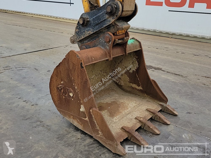 جرافة JCB JS131LC