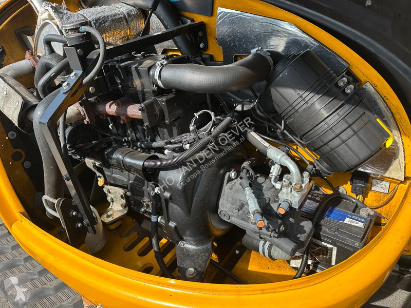 Excavator JCB